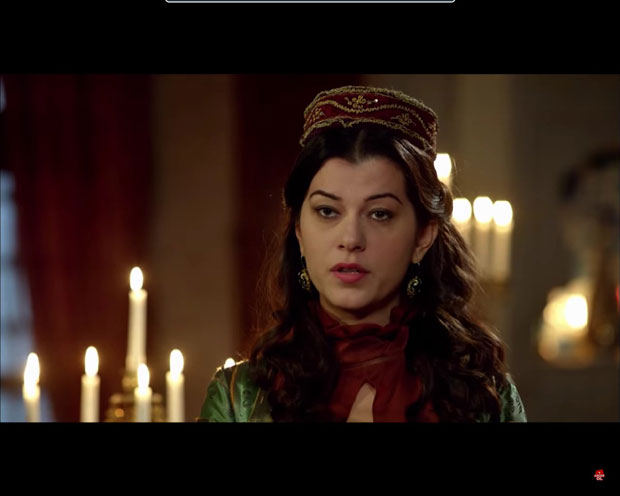 Нигар-калфа подржала колеге: Филиз Ахмет из серије Сулејман величанствени у врањском позоришту